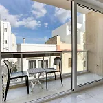 A Lovely 2br Home, In The Centre Of By 360 Estates Lägenhet *