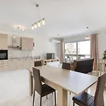A Lovely 2br Home, In The Centre Of By 360 Estates Lägenhet
