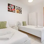 Lägenhet A Lovely 2br Home, In The Centre Of By 360 Estates