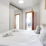 A Lovely 2br Home, In The Centre Of By 360 Estates Lägenhet