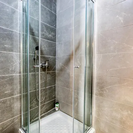 A Lovely 2br Home, In The Centre Of By 360 Estates *