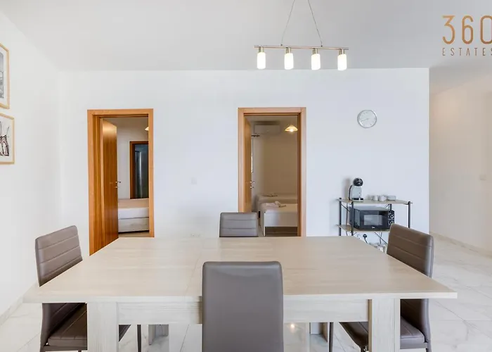 A Lovely 2br Home, In The Centre Of By 360 Estates Apartament