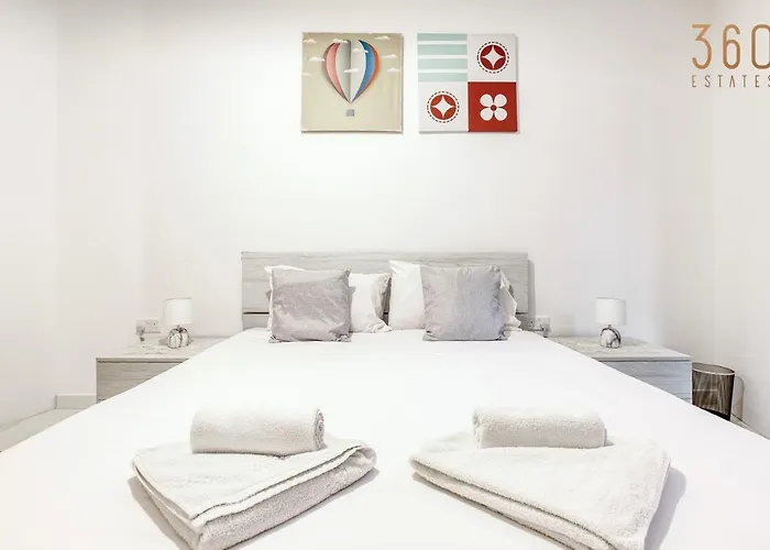 A Lovely 2br Home, In The Centre Of By 360 Estates *