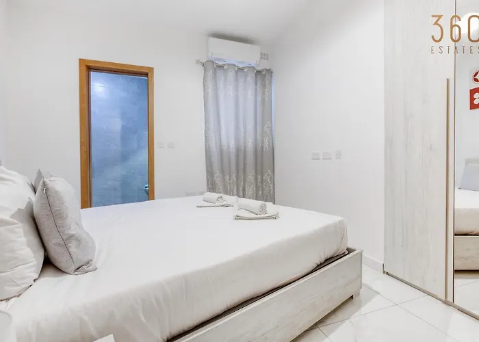 A Lovely 2br Home, In The Centre Of By 360 Estates Apartament