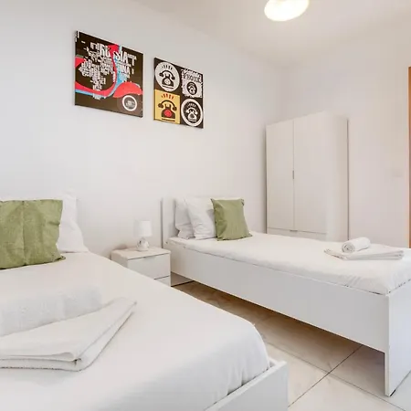 Apartamento A Lovely 2br Home, In The Centre Of By 360 Estates