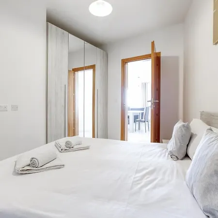 A Lovely 2br Home, In The Centre Of By 360 Estates Apartamento