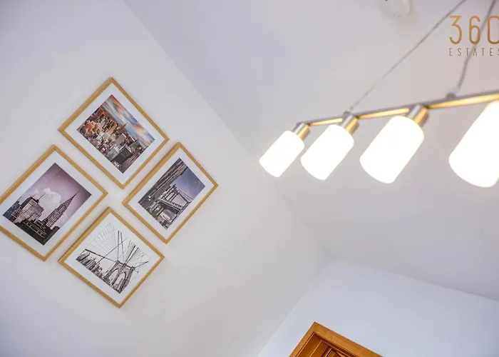 A Lovely 2br Home, In The Centre Of By 360 Estates *