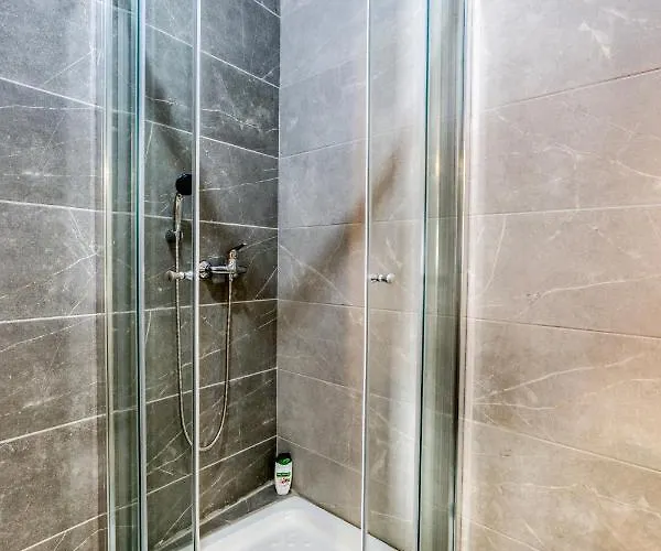 A Lovely 2br Home, In The Centre Of By 360 Estates *