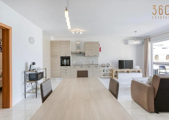 A Lovely 2br Home, In The Centre Of By 360 Estates Apartment *