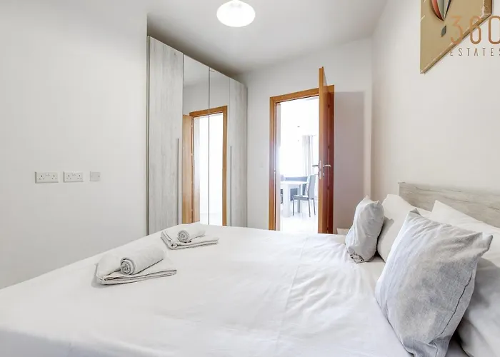 A Lovely 2br Home, In The Centre Of By 360 Estates Apartment